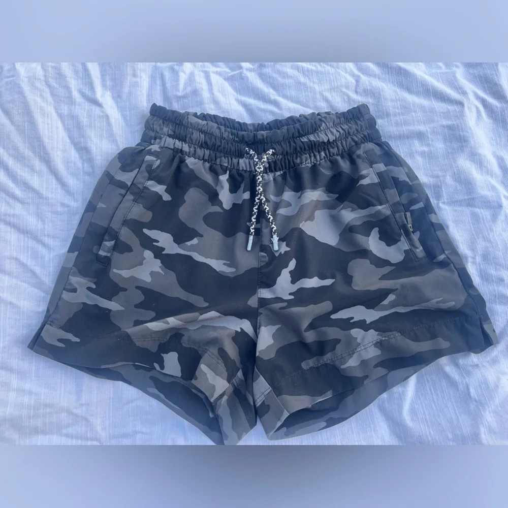 Athleta Girl Charcoal Gray Camo Athletic Shorts - Picture 1 of 3